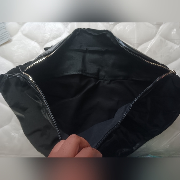 Large Black Fannypack - Picture 2 of 5